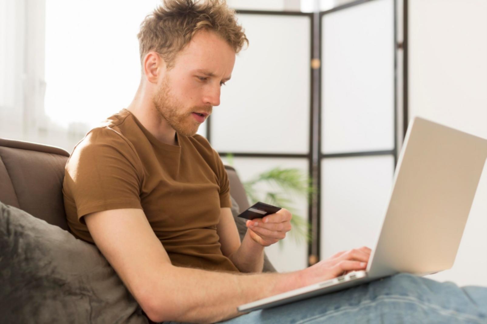 Calculadora financiera y documentos de planificación patrimonial